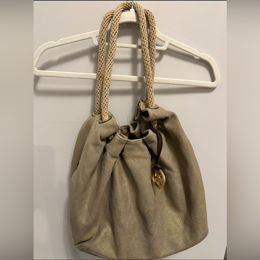 Elegant gold, Michael Kors’s Shoulder Bag